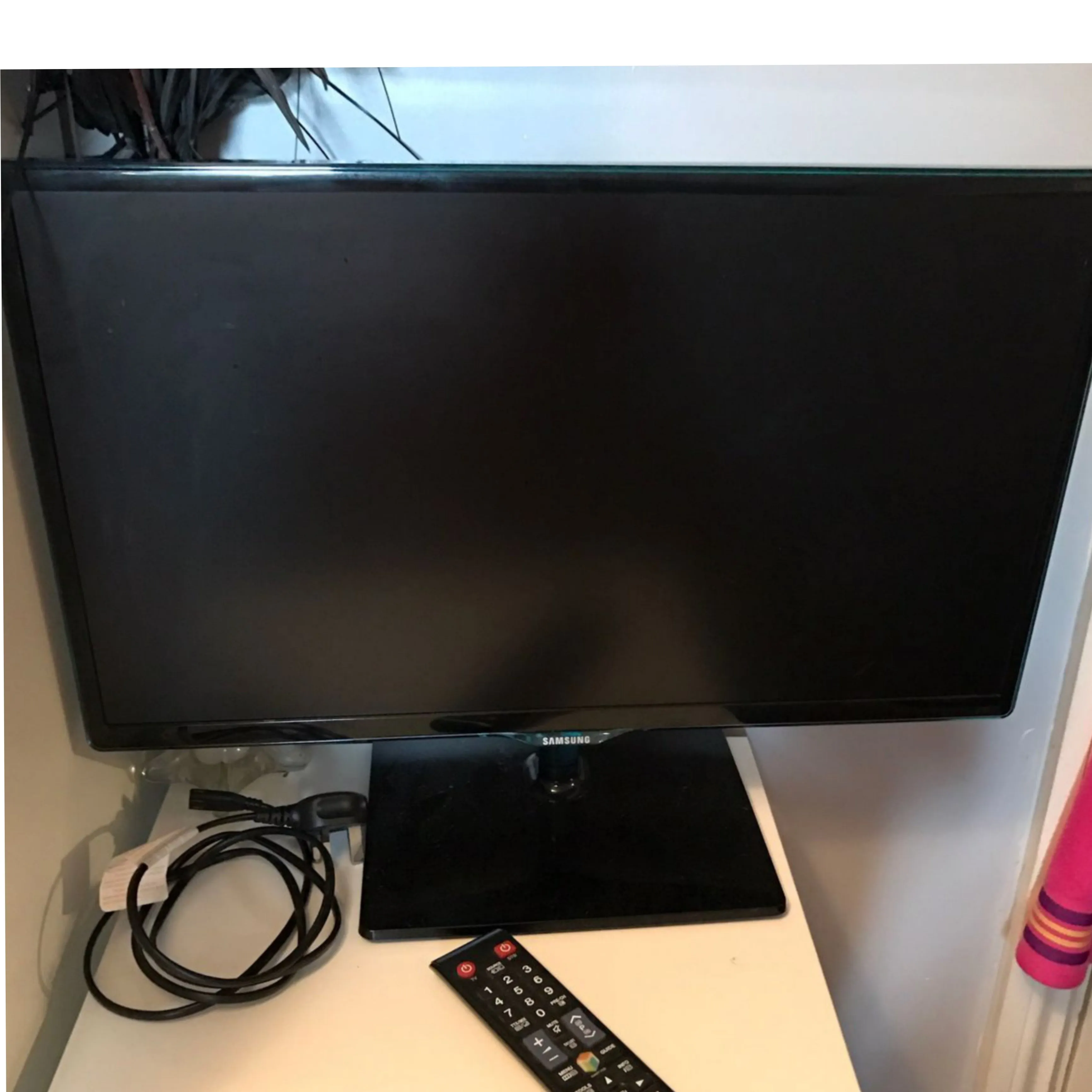 SAMSUNG 24 Inch LT24D390SW Smart Full HD LED TV   Built-in WiFi, Miracast - London Used